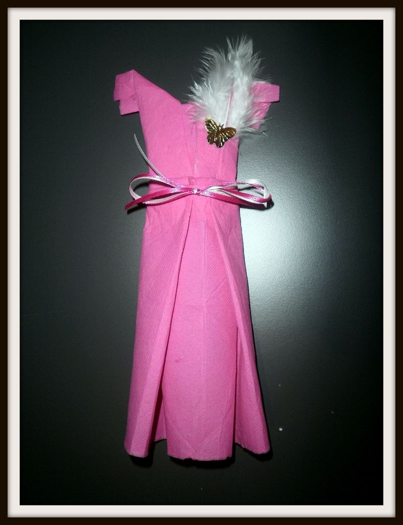 Serviette en papier pliage petite robe de soirée - Déclic Passion Décor &  Gourmandise