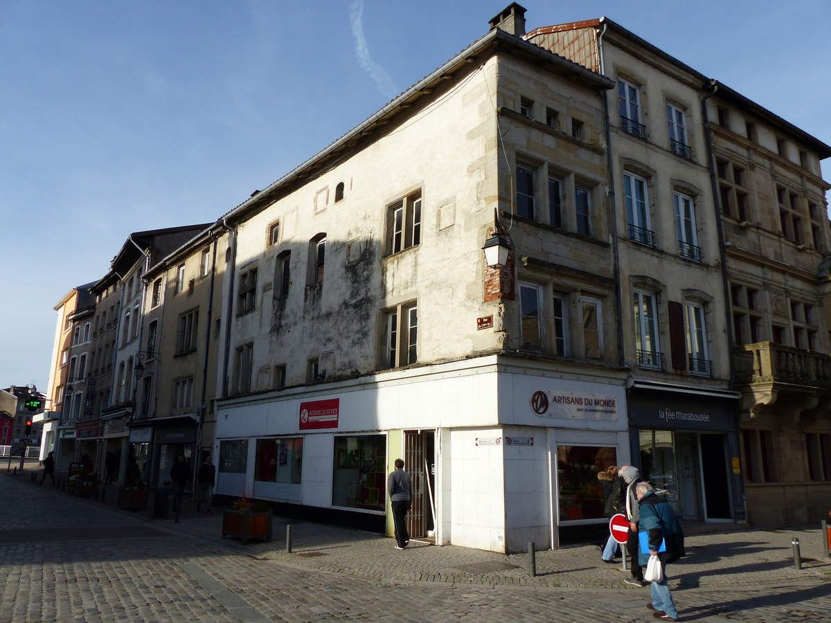 Le Plus Vieil Immeuble De La Place Des Vosges Est Vendu Echos Des Vosges Epinal