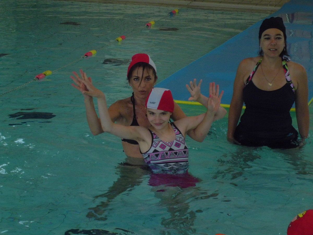 Moment De Detente A La Piscine De Chamalieres Imp Clairfontaine Adapei 63
