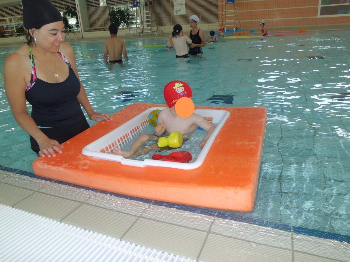 Moment De Detente A La Piscine De Chamalieres Imp Clairfontaine Adapei 63