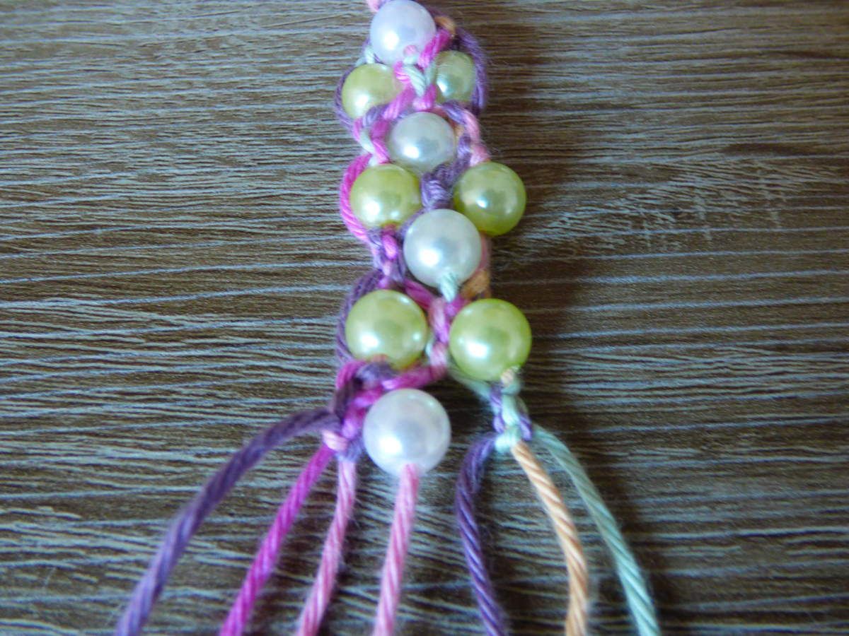 Bracelet perles et macramé.