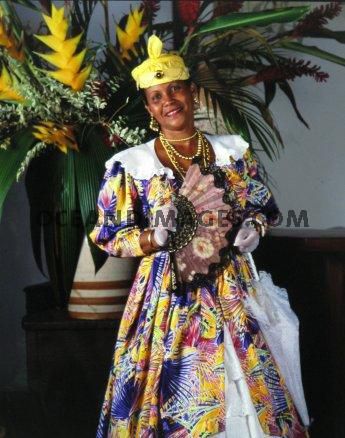 Les costumes traditionnels en guyane - LES BARRE AUX AMERIQUES