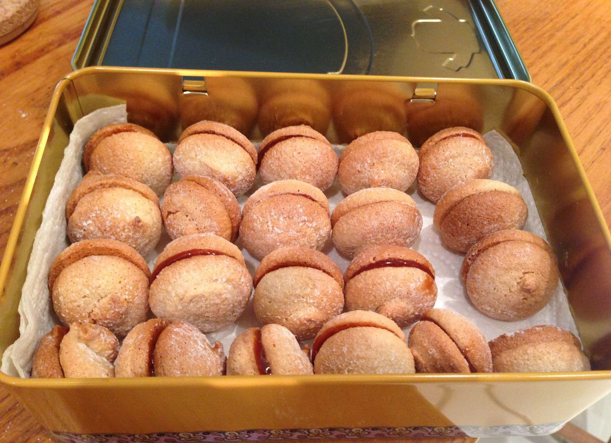 Macarons de St Jean de Luz - TheBlondeGourmette