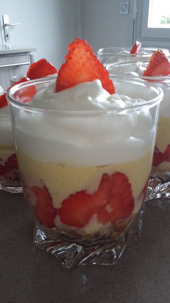 Trifle aux fraises et sablés
