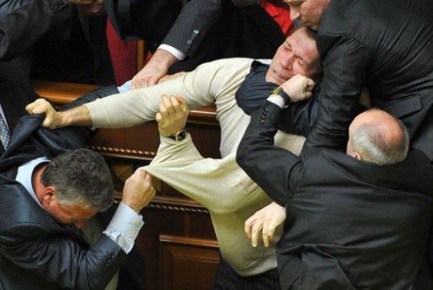 Bagarre au Parlement Ukrainien...