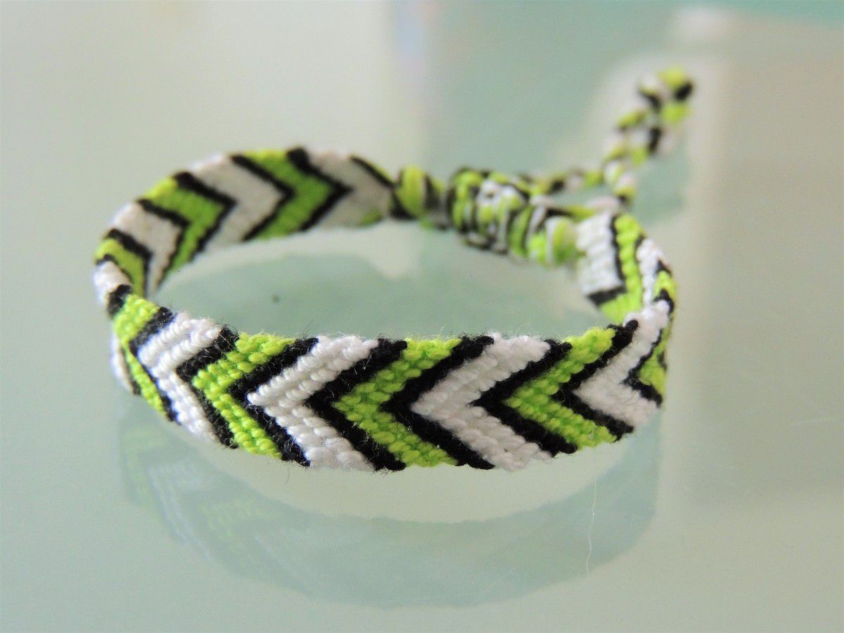 bracelet brésilien motif chevron couleur vert noir et blanc - les  confections de laurence