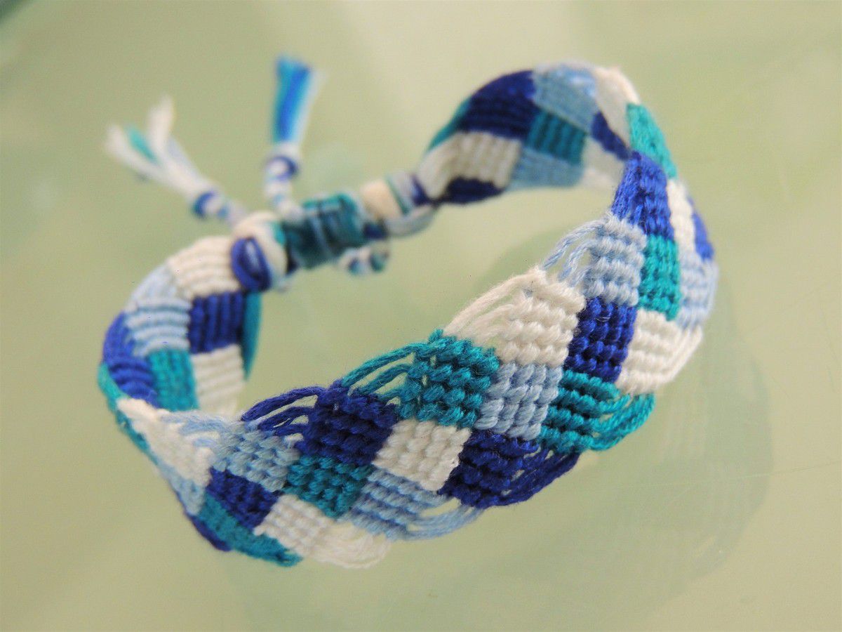 bracelet brésilien motif damier 4 couleurs bleu - les confections de  laurence