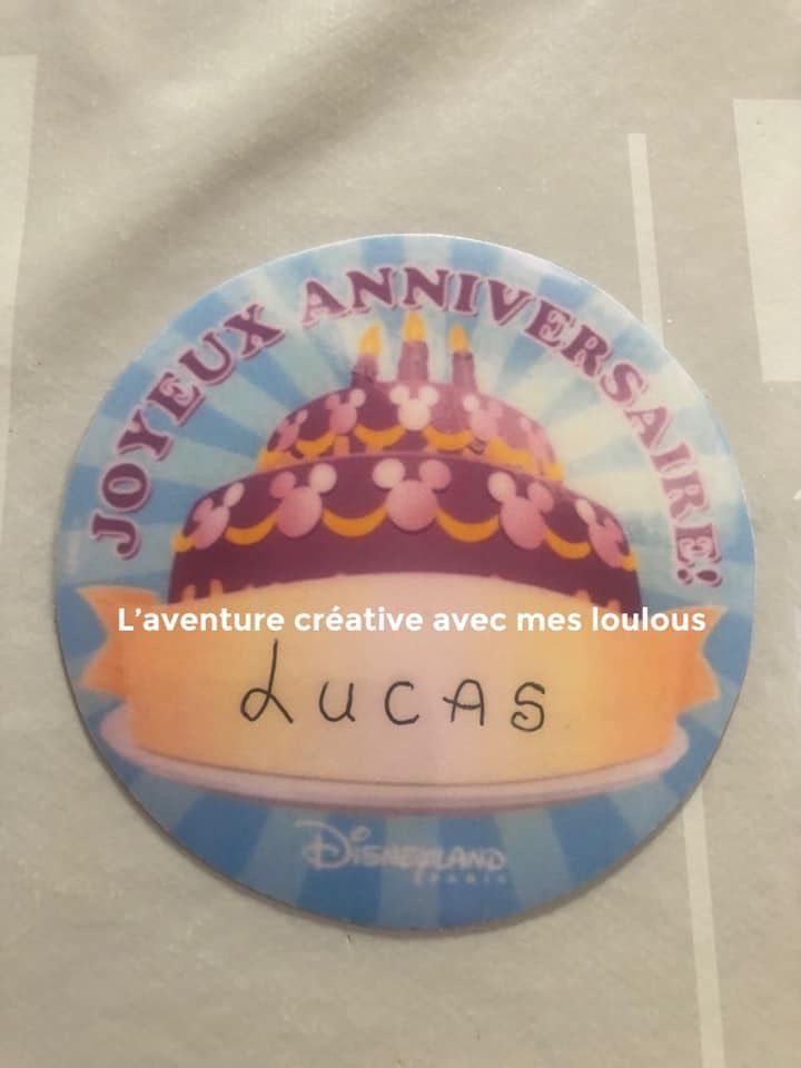 Badge anniversaire Disney maison - L'aventure créative avec mes loulous
