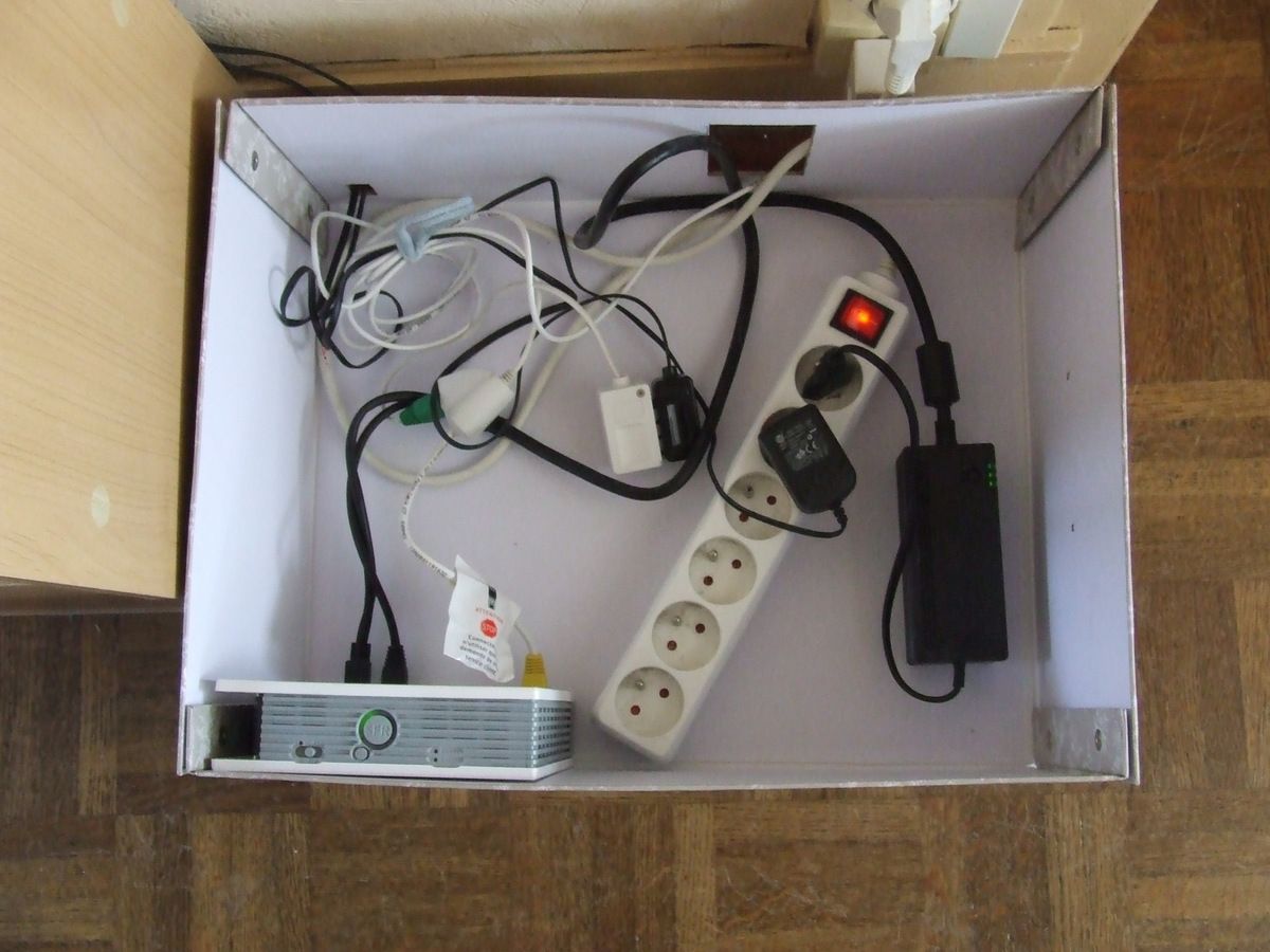 Idée Déco : Cacher la Box Internet et les câbles - Les blablas d'Eilean