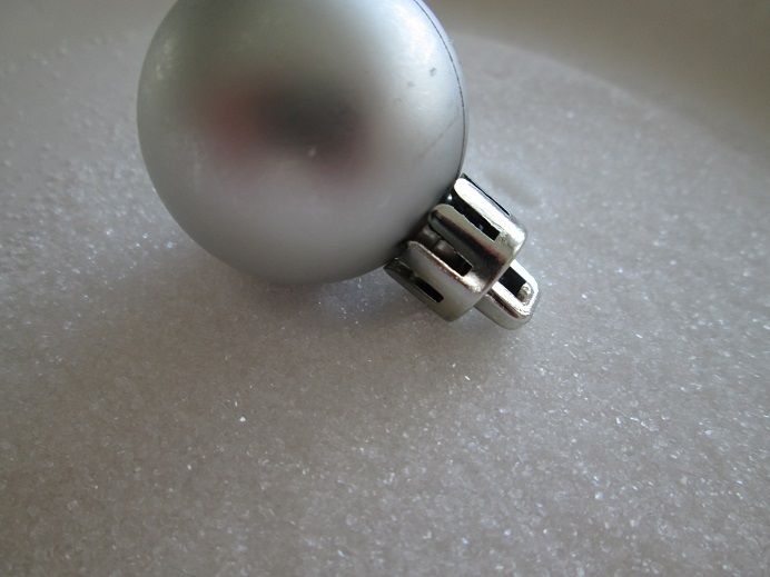 Boule de Noël givrée. - Made With Love