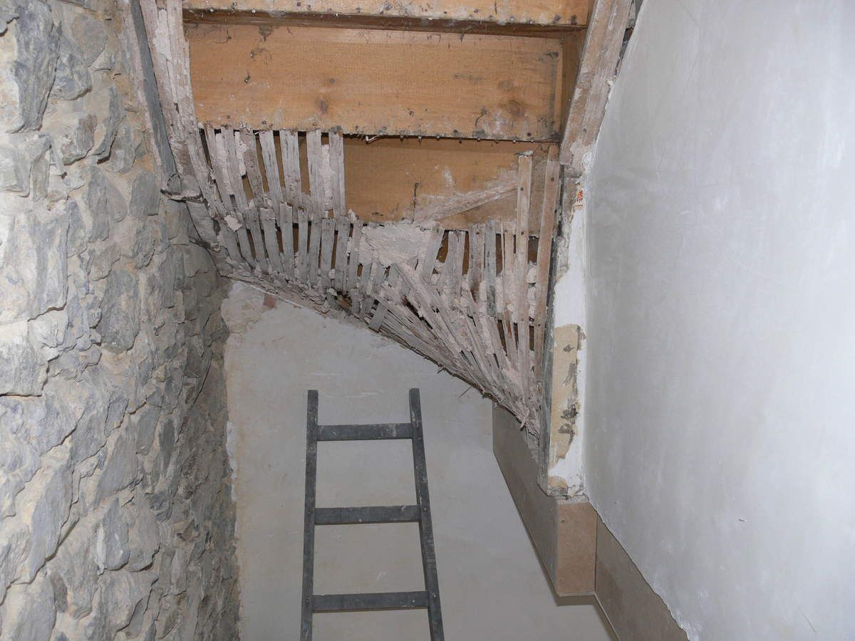 Escalier, isolation du plafond - Renovation maison pierre 1900