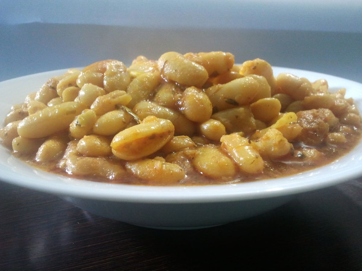 Haricots blancs à la sauce tomate et aux épices marocaines