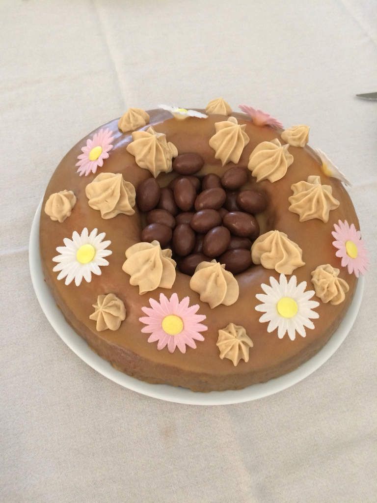 Gâteau d'anniversaire à la vanille et au chocolat dulcey 