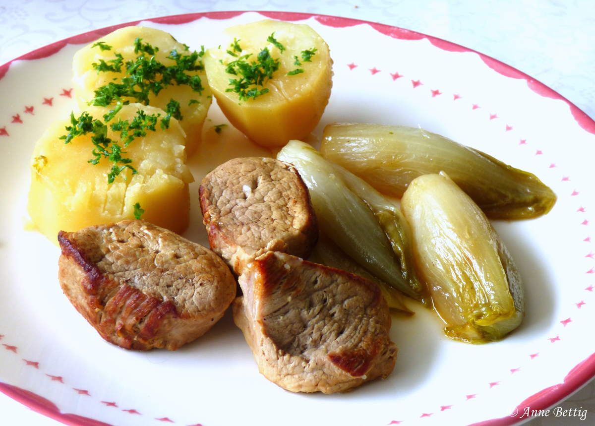 Cookéo : Filet mignon de porc mijoté avec des endives (chicons) et pommes  de terre - La cuisine toute simple de Mamita