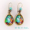 Boucles d'oreilles gouttes rétros.