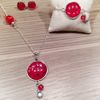 Collection pluie de paillette anthracite sur fond rouge