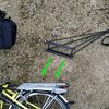 Pour tracter le kayak, la pièce fabriqué par Laurent P. vient se fixer sur le porte-bagage.
