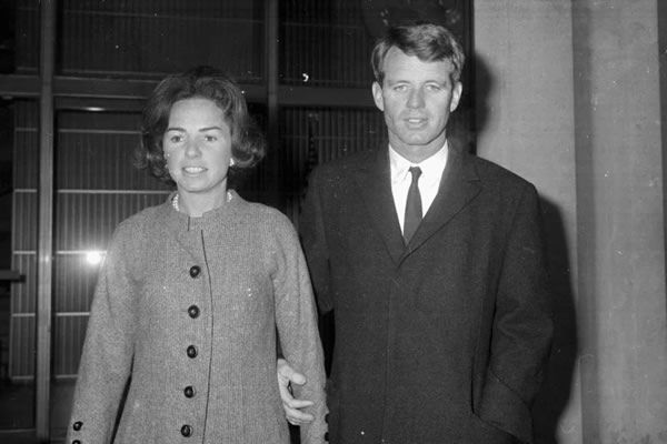 John F Kennedy Frere Et Soeur Kennedy Ethel - Mémoires de Guerre