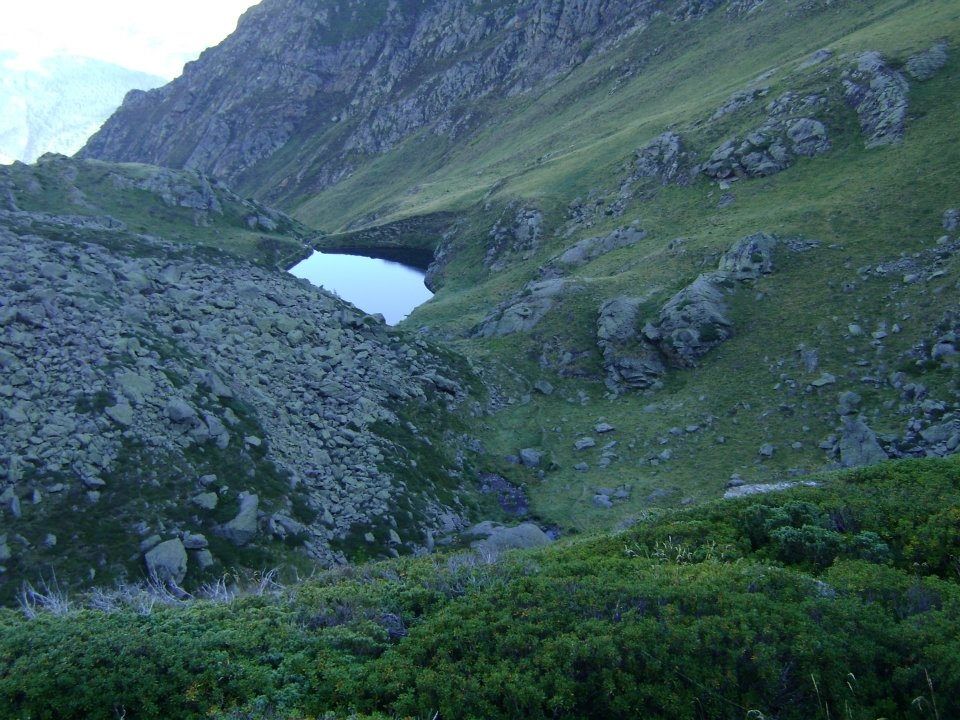 Les 4 étangs du Picot qui varie pour le premier à 2040 m et de 2430 m pour le plus haut, la randonnée est d'environ 3 heures pour un dénivelé de 850 m. La truite n'est pas présente dans le premier lac donc ne le pêcher pas, monté aux autres. Soyez prudent si vous faîte un bivouac car la roche étant chargé en fer les orages ne sont pas les meilleurs amis la haut.