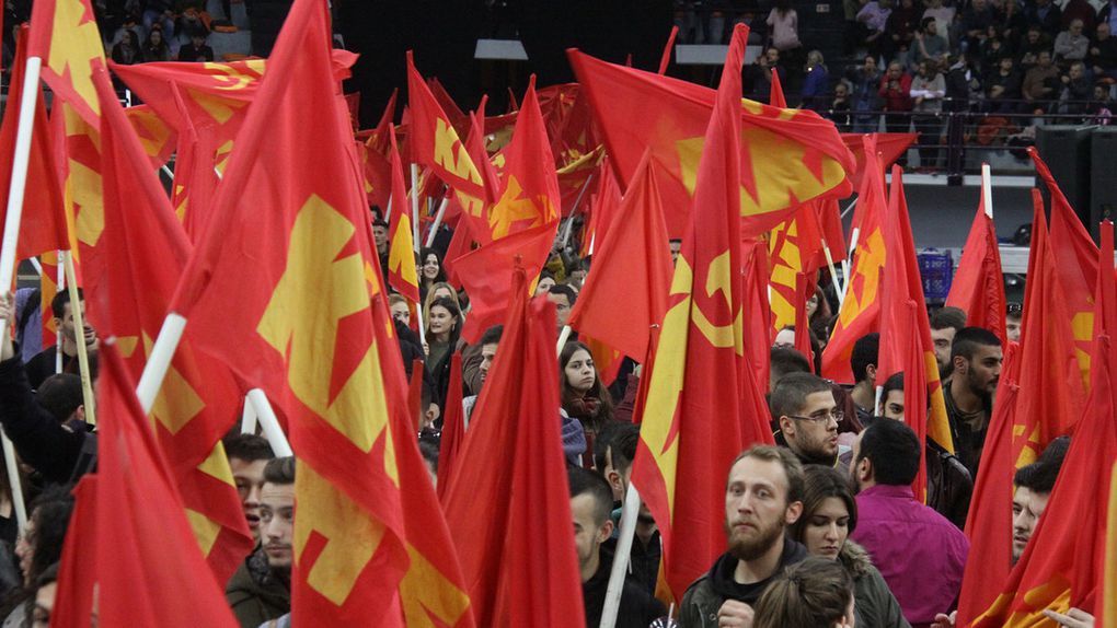 Grand événement organisé par le KKE pour le 100ème anniversaire de la Révolution d'Octobre