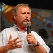 Bové condamne l'absentéisme de Mélenchon
