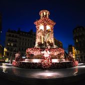 LYON : Festival mondial des roses 2015 -10-Place des Jacobins illuminéee - le blog docroger