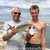 Raphaël et son père à la Grande-Motte - Dorade Surfcasting