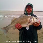 Olivier et son gros loup au Cap d'Agde - Dorade Surfcasting