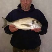 Nicolas et sa dorade à Marseillan-Plage - Dorade Surfcasting