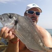 Olivier a la main chaude - Dorade Surfcasting