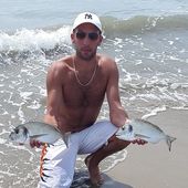 Xavier reprend contact avec le poisson - Dorade Surfcasting