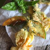 Tempura de fleurs de courgettes et feuilles de basilic