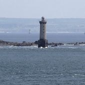 237 - Nouveau projet des Nageurs de l'Extrême ! Alain Grégis et Jacques Tuset souhaitent accomplir un nouveau défi entre le 18 et le 21 août 2014. "FROMVEUR 2014", passage du Fromveur, Ouessant et Molène, Finistère, phares, Kéréon, La Jument. -
