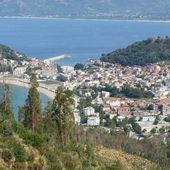 Vagues...Les Randonneurs de Skikda : Prospection dans le massif de Collo (90) - srigina