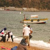 Vagues...Les Eboueurs de la Mer en action le 1er juillet 2017 à Skikda - Stora - srigina