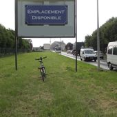Si l'emplacement est disponible...autant créer une piste cyclable ! - Violence Routière 41 - Bougez autrement à Blois - Bougez autrement dans le val de Loire -