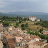 Aiguines , la porte des gorges du Verdon