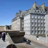 Carte postale de Bretagne : St Malo - coco Magnanville