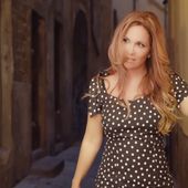 Hélène Ségara dévoile le clip de L'envol - Le Monde de Cémyprod