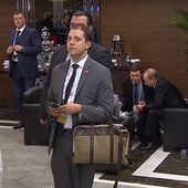 Pour quelles raisons l’homme en costume gris peut-il espionner les présidents Poutine et Obama ?