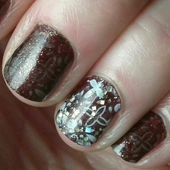 La sobriété de la reprise : stamping effet dentelle mais avec des paillettes, ah mais !