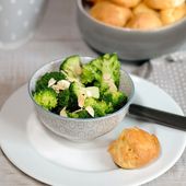 Petits choux au reblochon et brocoli en salade aux amandes