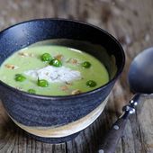 Velouté de petits pois frais, quenelle de Roquefort
