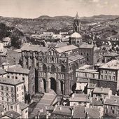 Visite aérienne de la cathédrale notre Dame au Puy