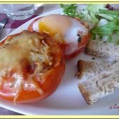 Tomates farcies au riz et oeufs gratinés