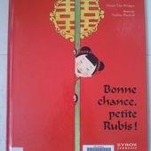 Bonne chance, petite rubis! Shirin Yim Bridges. (Dès 8 ans) -