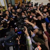 Le pouvoir du Journalisme - Tous ceux de l'image : media scrum - mêlée médiatique - OOKAWA Corp.