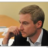 Free porte plainte contre le directeur de l'information de SFR - OOKAWA Corp.