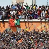 A l'heure de l'internet Web 2.0, c'est à dire le web de l'expression et des réseaux sociaux les présidents comme les administrations Africaines sont à la traine et ne tirent pas les leçons des printemps arabes... - OOKAWA Corp.