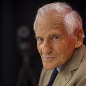 Jean d'Ormesson : "Nous sommes en guerre" - OOKAWA Corp.
